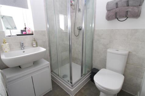 ensuite.JPG