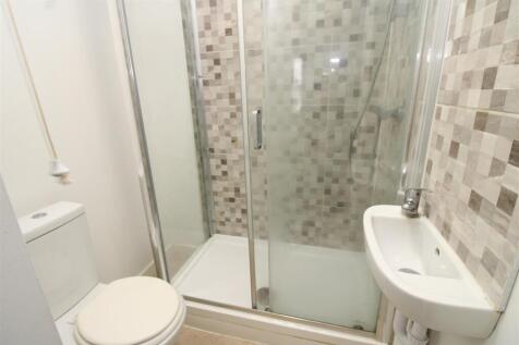 SHOWER ROOM.JPG
