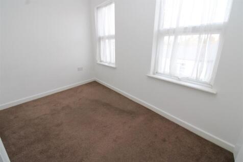 BEDROOM.JPG