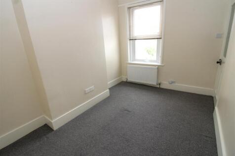 bedroom 2.JPG