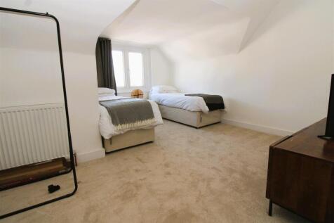 top floor bedroom.JPG