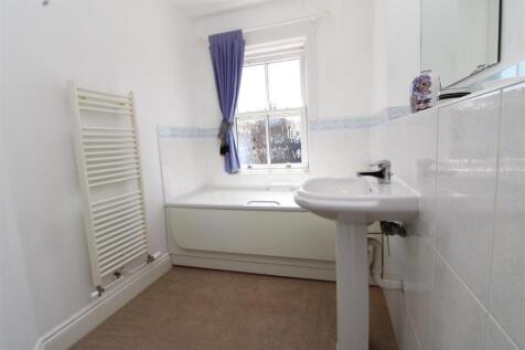 Family bathroom.JPG