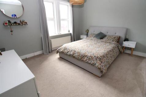 bedroom 1.JPG
