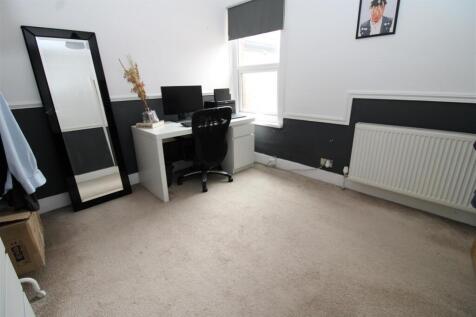 bedroom 2.JPG