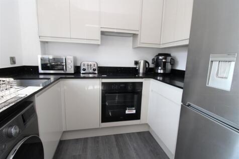 Kitchen 2.JPG