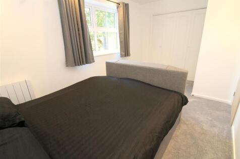 Bedroom..JPG