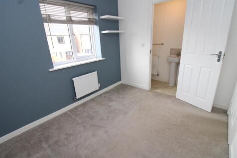 Bedroom..JPG