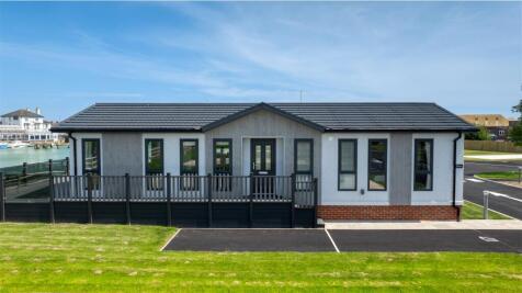 17 Harbour Reach - Outside.jpg
