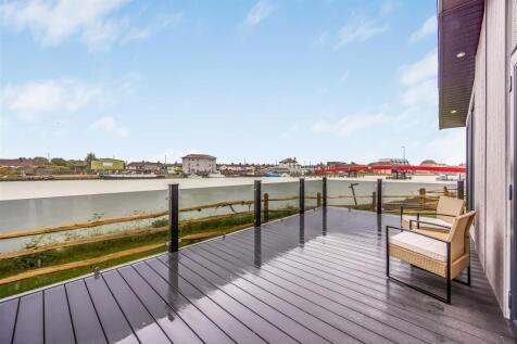 Plot 17 Littlehampton Marina-Small-PorticoMarketin