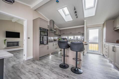 Plot 17 Littlehampton Marina-Small-PorticoMarketin