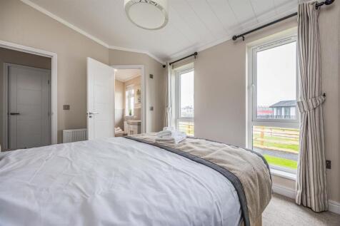Plot 17 Littlehampton Marina-Small-PorticoMarketin