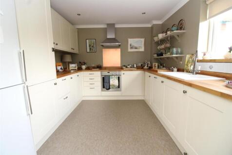 Kitchen 3.JPG