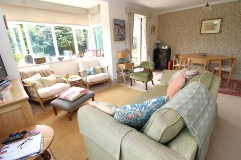 Lounge Area 2.JPG