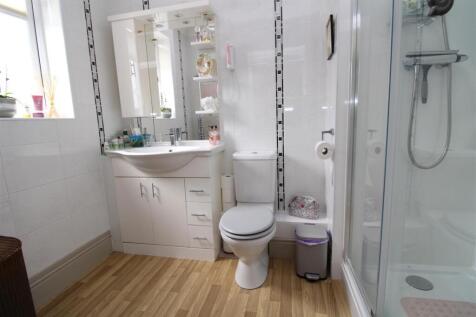 Ensuite.JPG