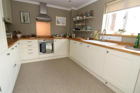 Kitchen 4.JPG