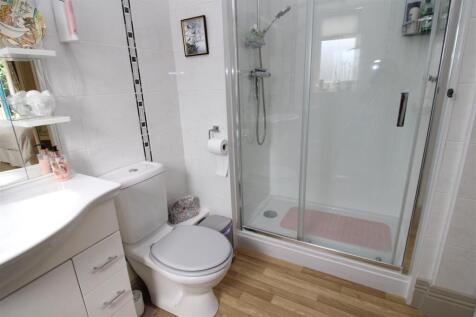 Ensuite 2.JPG