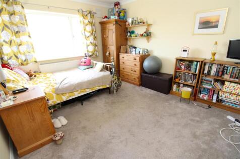 Bedroom..JPG