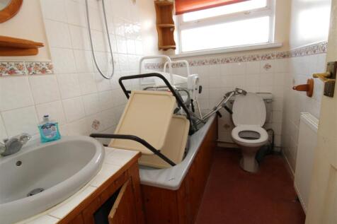 Bathroom.JPG
