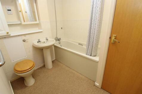 Bathroom.JPG