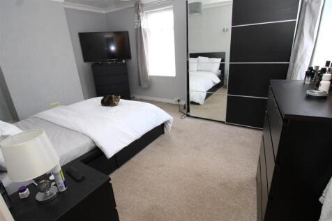 Bedroom 1.JPG