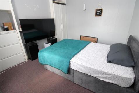 Bedroom 2.JPG