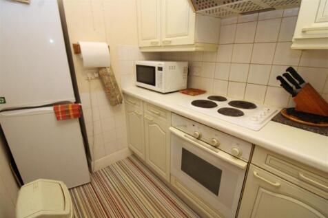 Kitchen 2.JPG