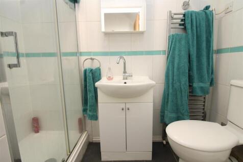 Ensuite.JPG