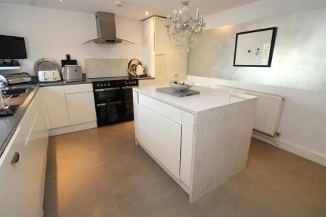 Kitchen 3.JPG