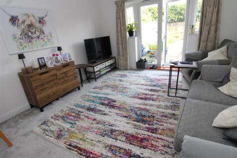 LOUNGE AREA.JPG