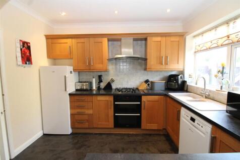 Kitchen 2.JPG
