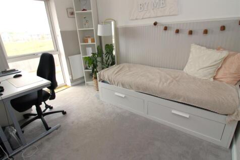 Bedroom 2.JPG