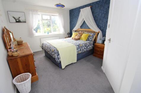 Bedroom 1.JPG