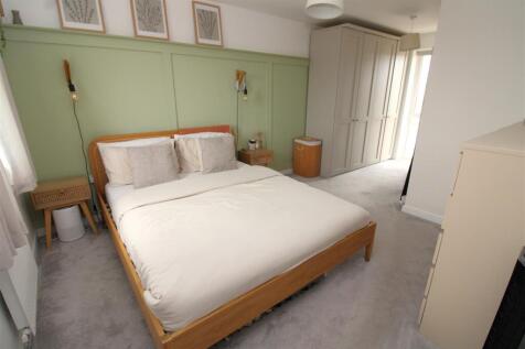 Bedroom 1.JPG