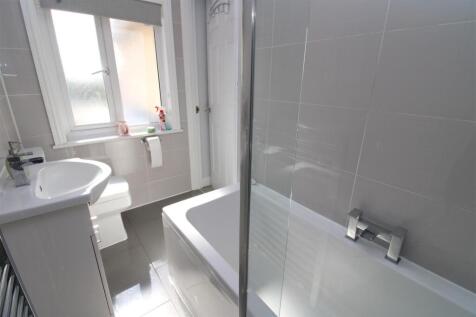 Bathroom 2.JPG