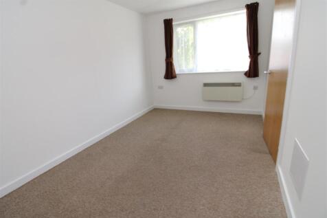 BEDROOM.JPG