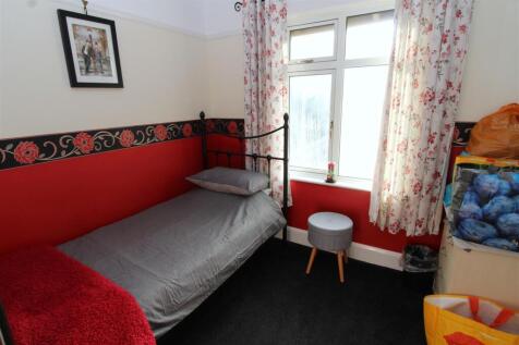 bedroom 3.JPG