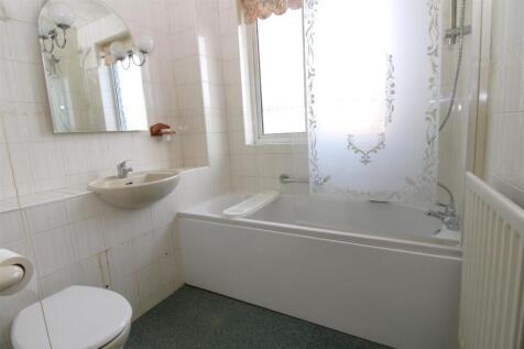 Bathroom.JPG