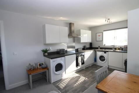 Kitchen 2.JPG