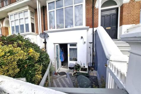 Front Garden 2.jpg