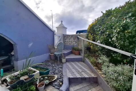 Front Garden.jpg