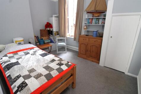 Bedroom 2.JPG