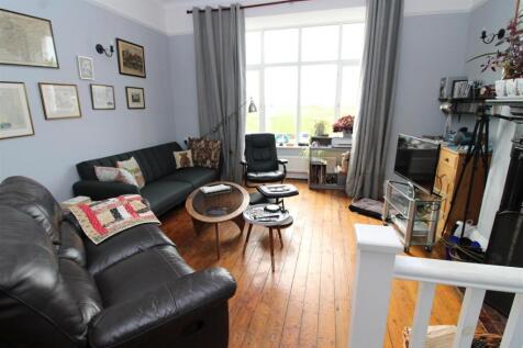 Lounge 3.JPG