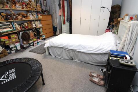 Bedroom..JPG