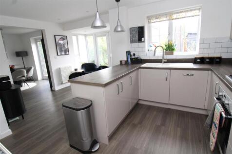 .KITCHEN DINER..JPG