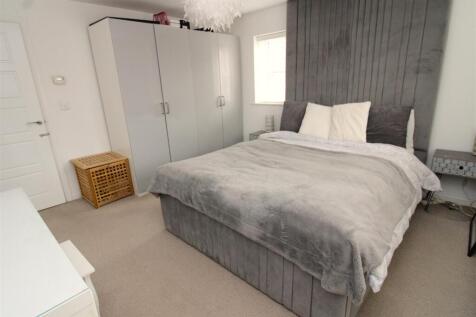 Bedroom 1.JPG