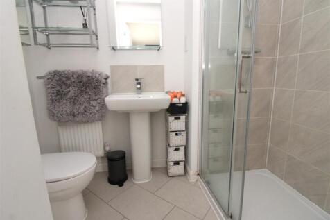 Ensuite.JPG