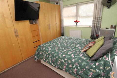 Bedroom 1.JPG