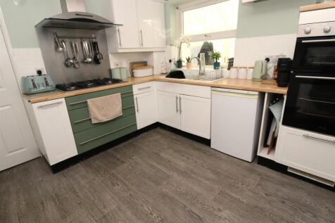 Kitchen 2.JPG