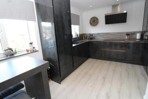 Kitchen 2.JPG
