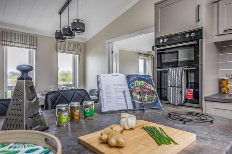 Plot 17 Littlehampton Marina-Small-PorticoMarketin